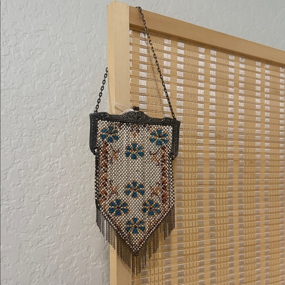 Vintage Art Deco Metal Mesh Purse w/Silvertone - Picture 2 of 3